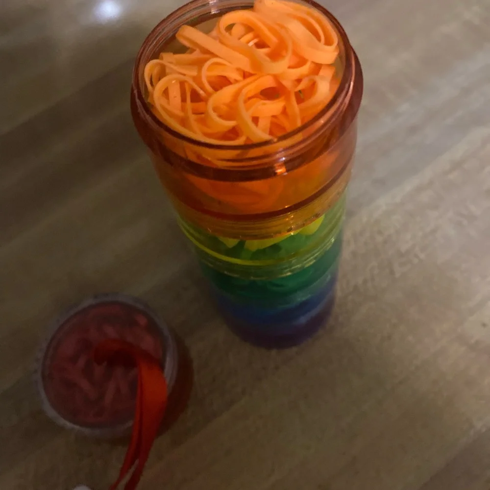 Scünci “I Hold On Tight” small hairties. Rainbow Colors.
